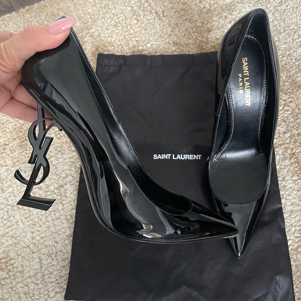 YSL leather shoes size 40, worn once
OPYUM PUMPS IN PATENT LEATHER